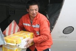 新疆快递员爆料视频播放,揭秘快递行业背后真相