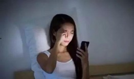 女生熬夜娱乐吃瓜酱视频,女生娱乐生活新趋势