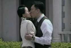 吻戏女演员爆料图片视频,吻戏幕后花絮，女演员亲述拍摄瞬间